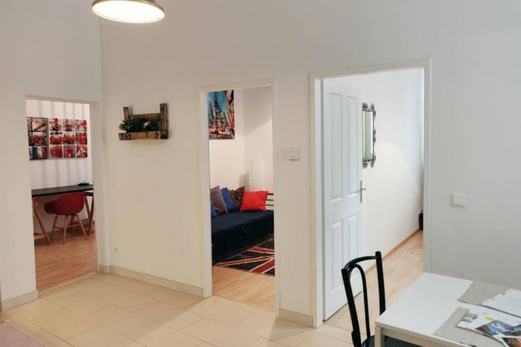 2 Bedrooms Apartment
