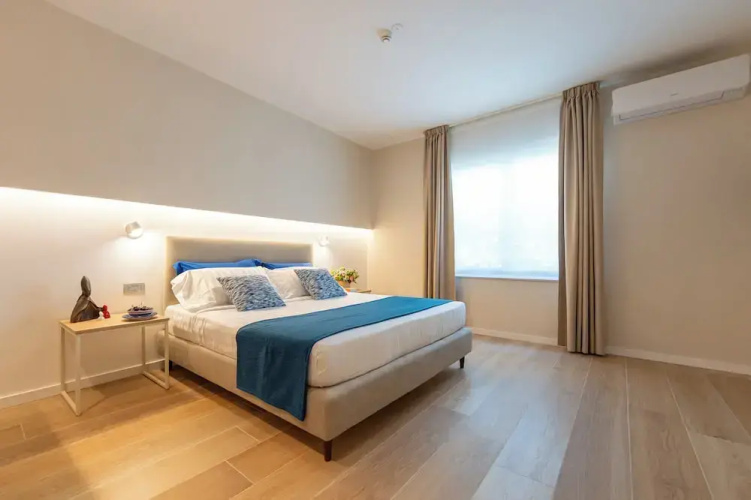Six Luxury Room