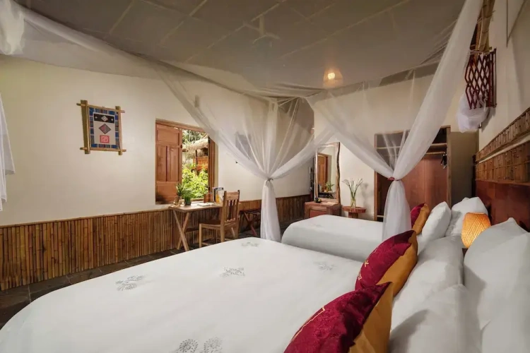 Deluxe room with balcony and with view