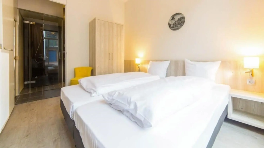 3 Bedrooms Sextuple Apartment