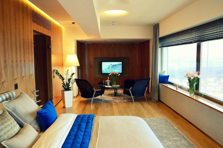 One Room Hotel