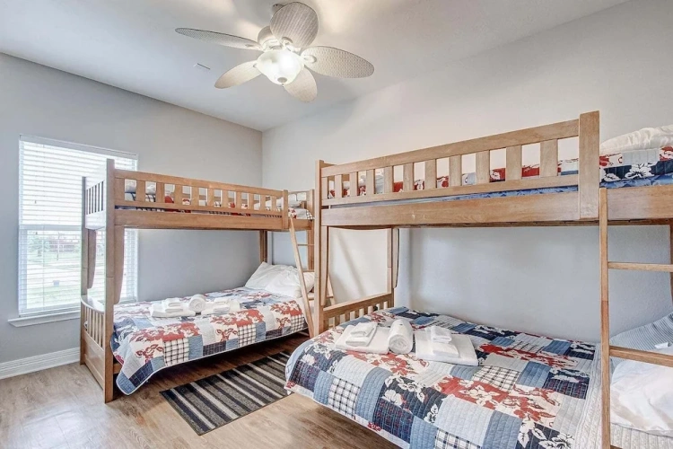 4 Bedrooms Cottage