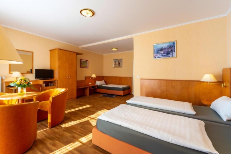 Standard Triple room