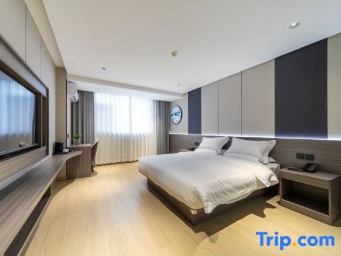 Standard Double room with city view