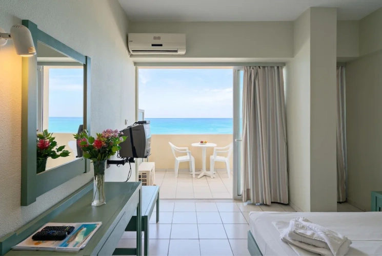 Studio with balcony and with sea view
