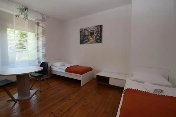 AB Apartment 82