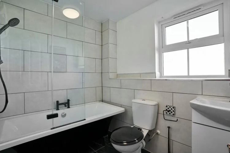 Host Stay Snowdrop Crescent II