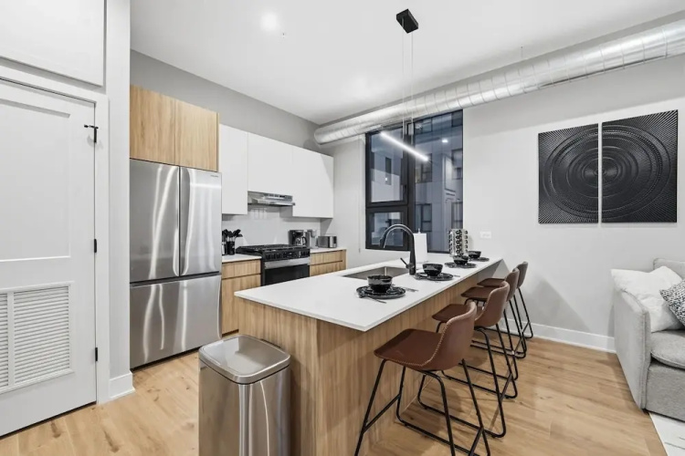 Chic 2BR Apartment in Edgewater Modern Comfort