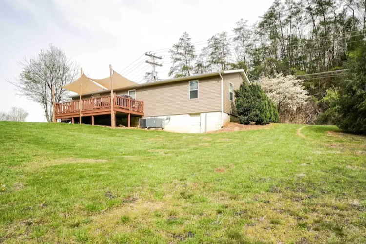 Sevierville Home w/ Hot Tub ~ 4 Mi to Dollywood!