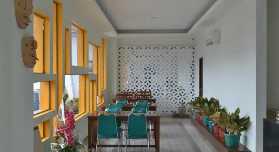 Cabin Hotel F77