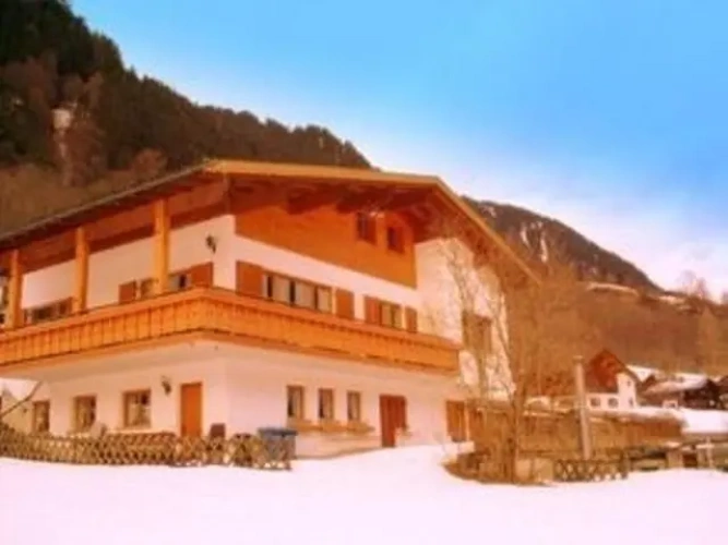 3 Bedrooms Apartment