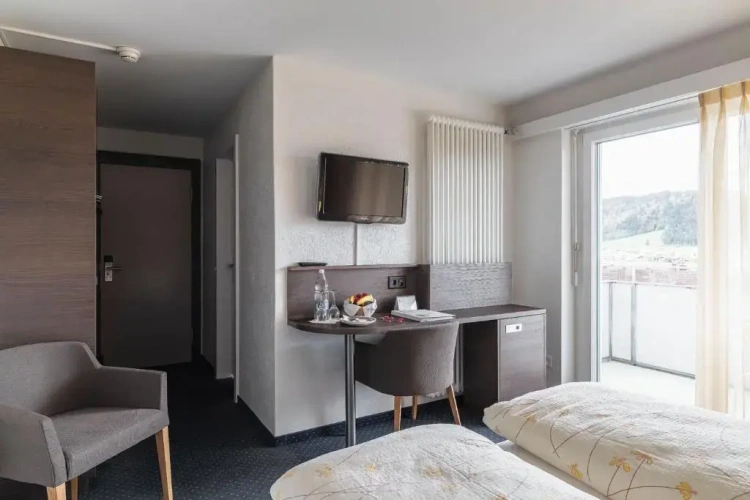 Standard Twin room with balcony