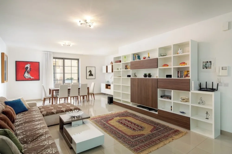 3 Bedrooms Apartment with city view