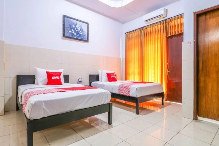 Standard Twin room with balcony