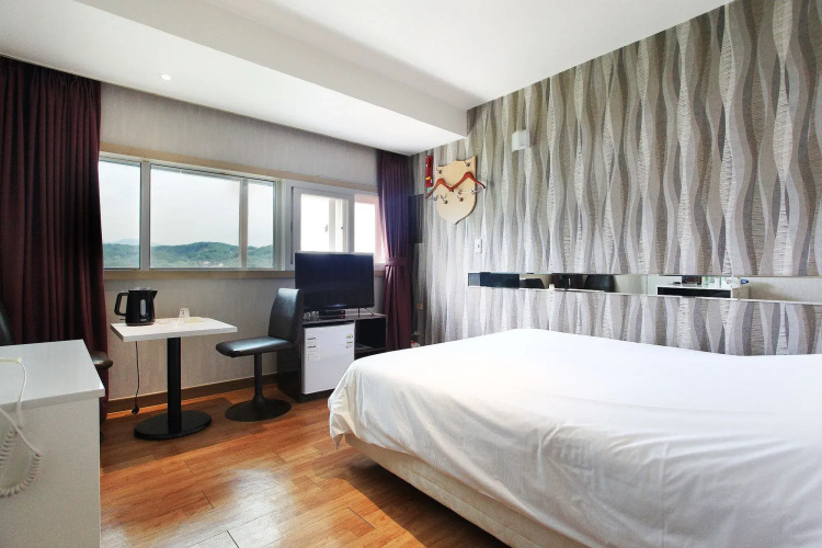 J hotel
