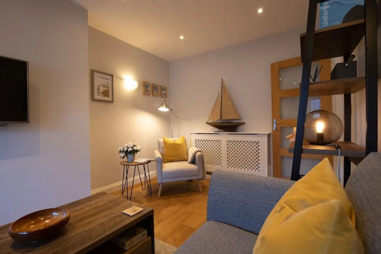 Silverdale Mews