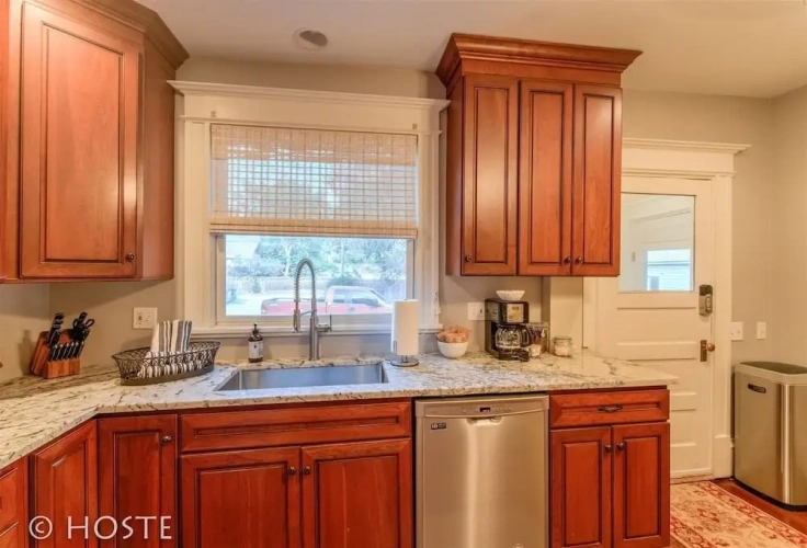 4 Bedrooms Cottage
