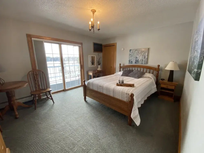 Lakeside Bed & Breakfast