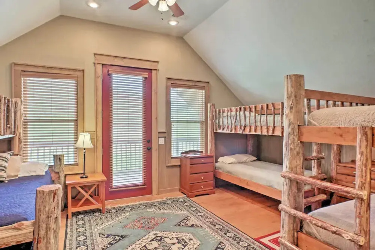 Guntersville Cabin W/ Fire Pit & Covered Porch - Guntersville