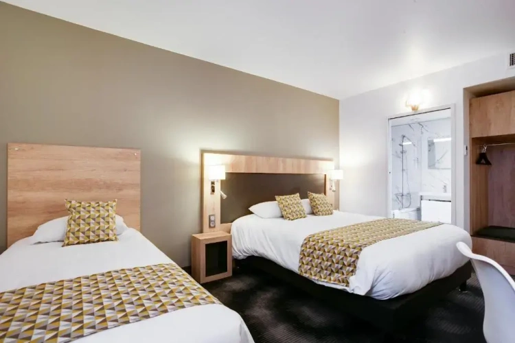 Standard Triple room
