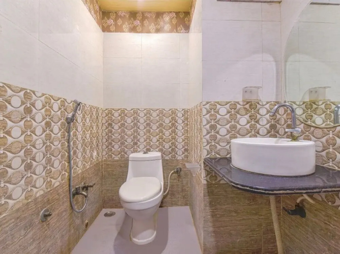 Fabhotel Prime The Royal Galaxy