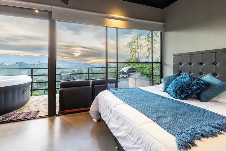 Roots Eco House