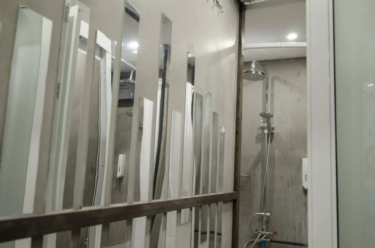 Bed & Butler Hostel