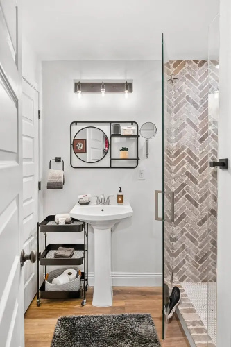 Renovated Bungalow With Work Space Kitchen Patio