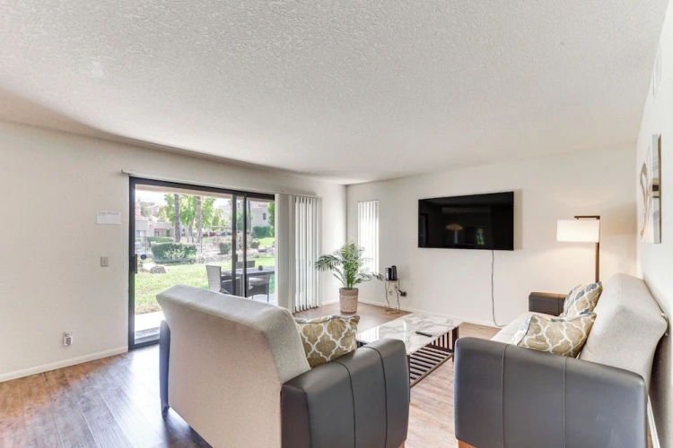 2 Bedrooms Apartment