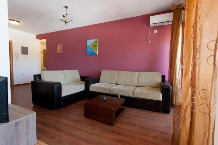 Art I Apartments