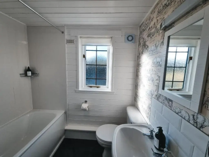 2 Bedrooms Chalet
