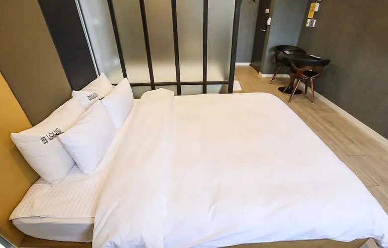 Louis Hotel