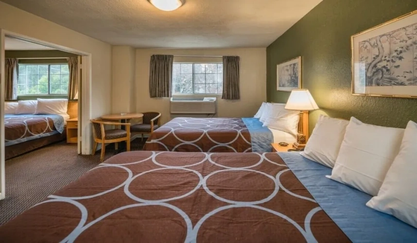 Standard Triple room