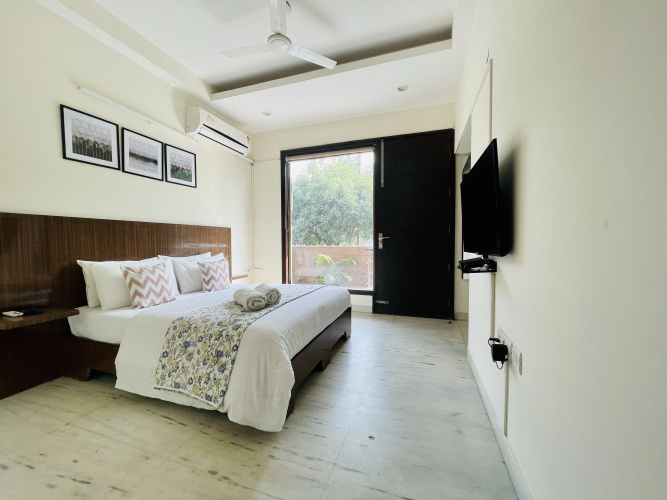 BluO Studio DLF Golf Course Road - Artemis