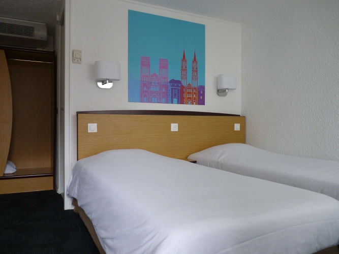 Standard Twin room