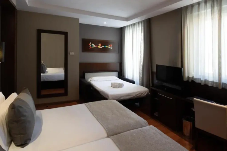 Standard Triple room