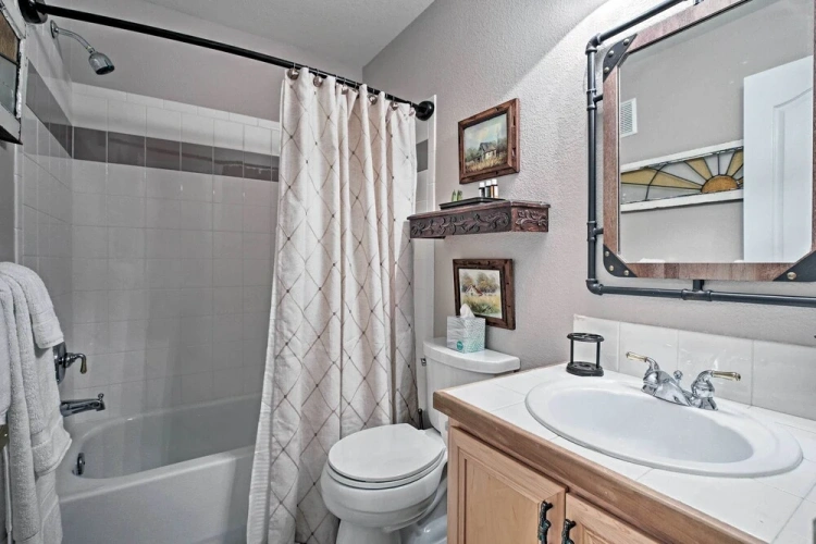3 Bedrooms Apartment