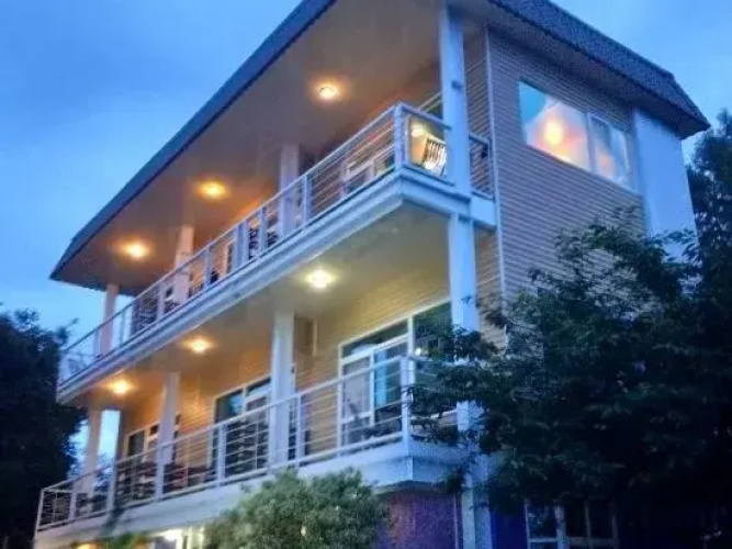 E-Moh Hostel