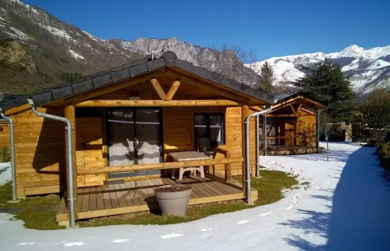 2 Bedrooms Chalet
