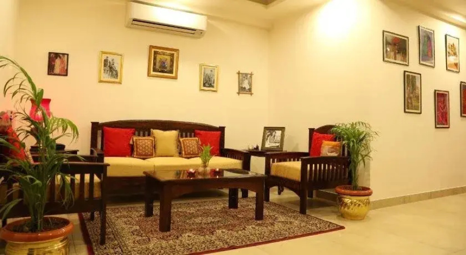 Saket Inn