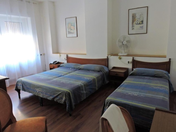 Standard Triple room