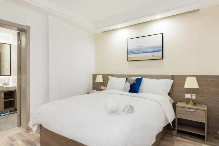 Dali Double bedroom