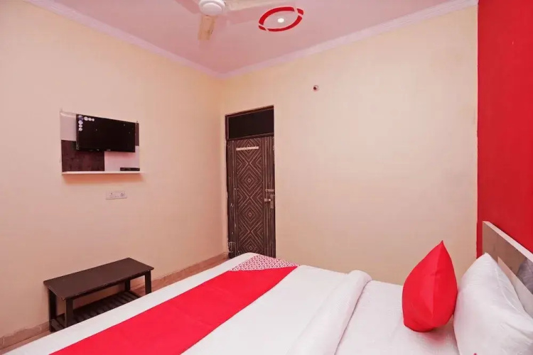 OYO 37246 New Hotel Swastik