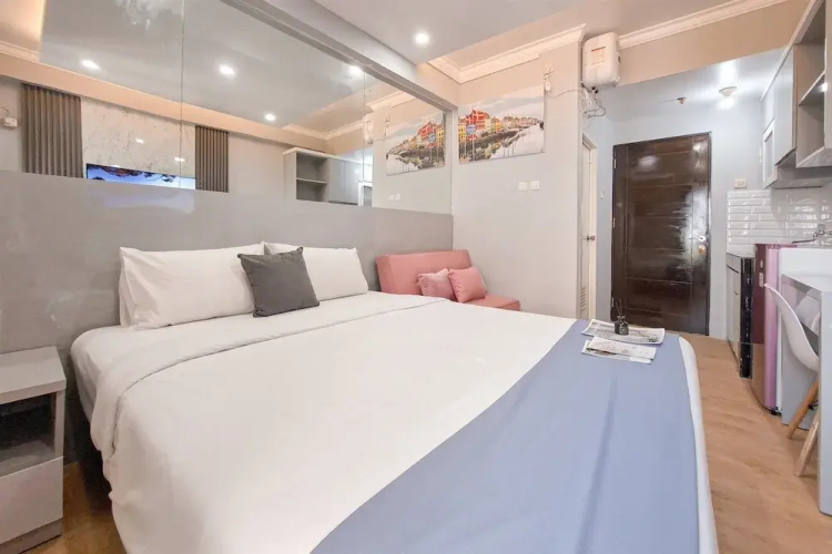 Modern Chic Studio At Sky View Apartment