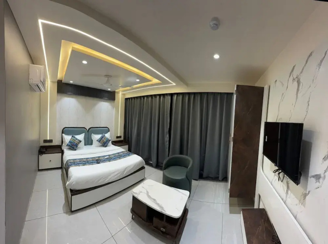 Hotel Vallabh Sky