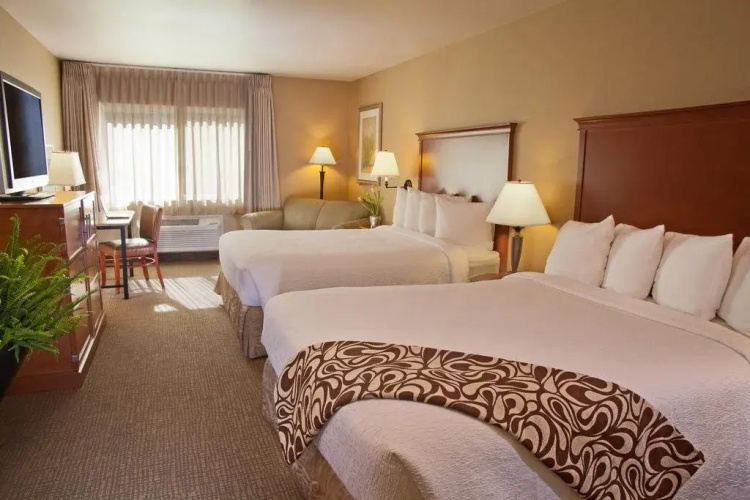 Silver Cloud Inn University
