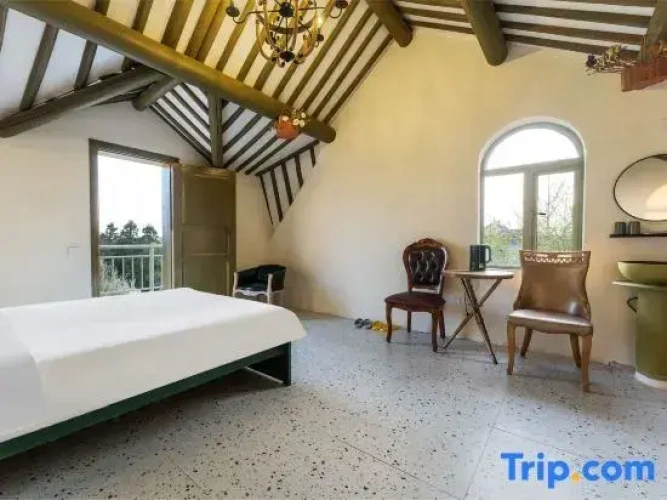 6 Bedrooms Camping