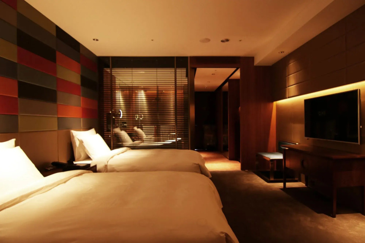 H2O Hotel