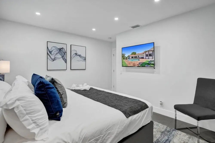 6BR Oasis with Heated Pool & Gameroom