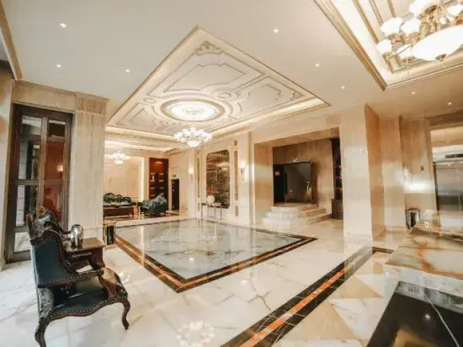 H Hotel
